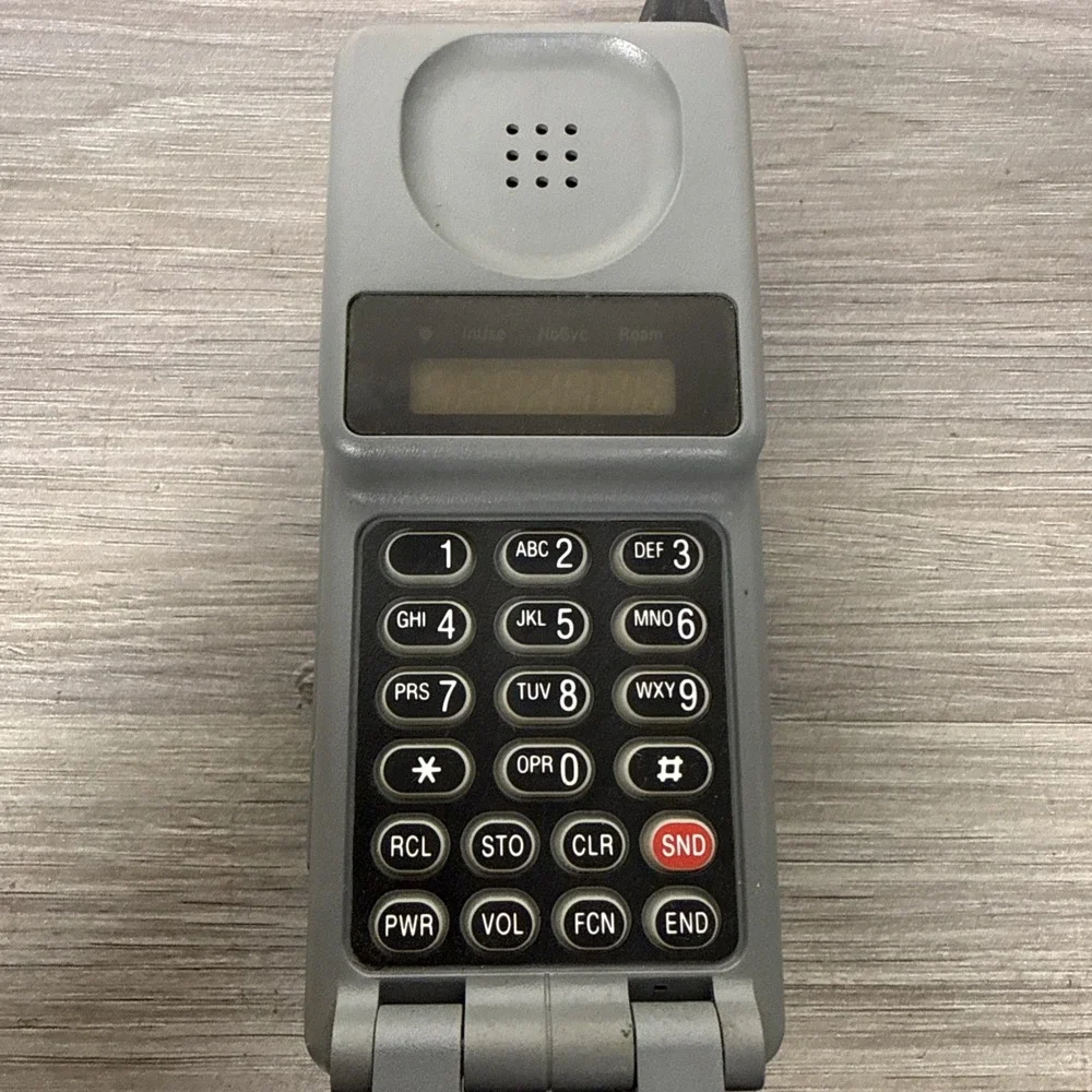 Motorola MicroTAC 650 Vintage Cellular FlipPhone Gray 34017NARSA Retro Prop Rare